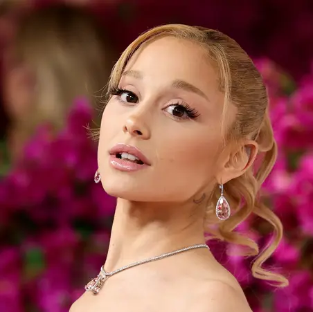 Album surprise avant la tournée ? Ariana Grande sème le doute