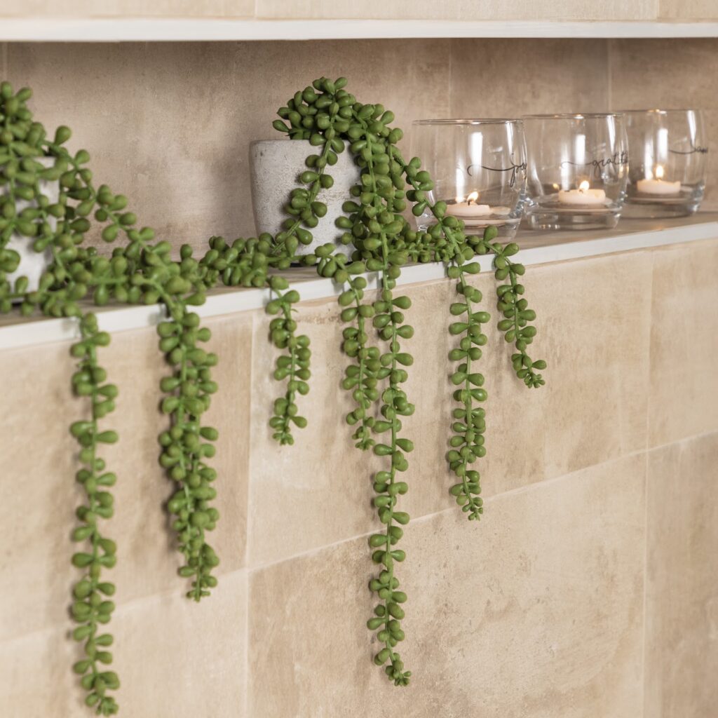 ¿No sabés cómo remodelar el baño? Sumá nichos en las paredes.