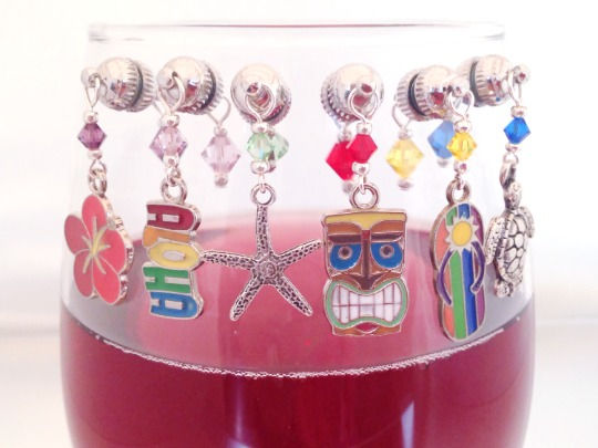 Thumbnail: Hawaii Theme Magnetic Wine Charm Set