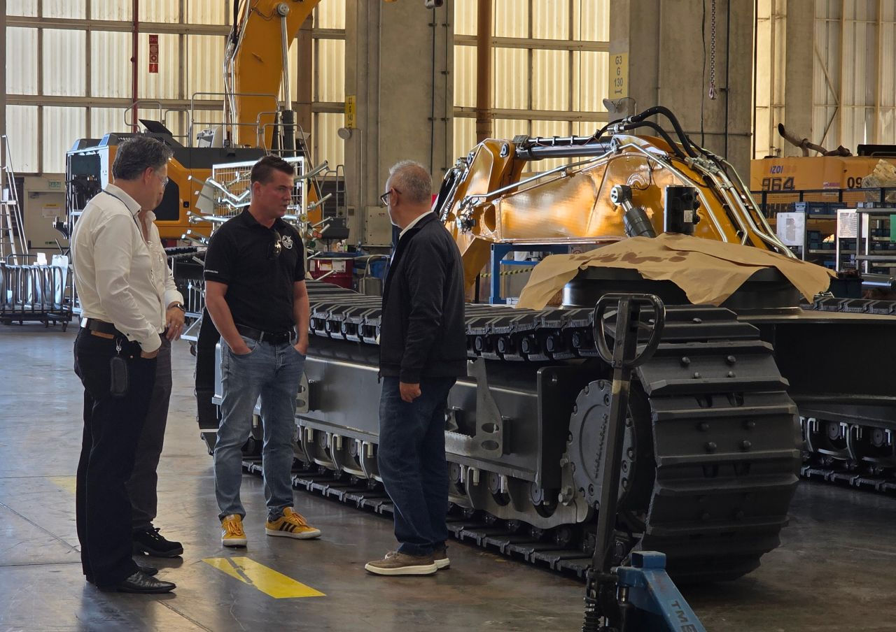 Tony Gunn touring Liebherr Brasil showcasing Brazilian manufacturing excellence