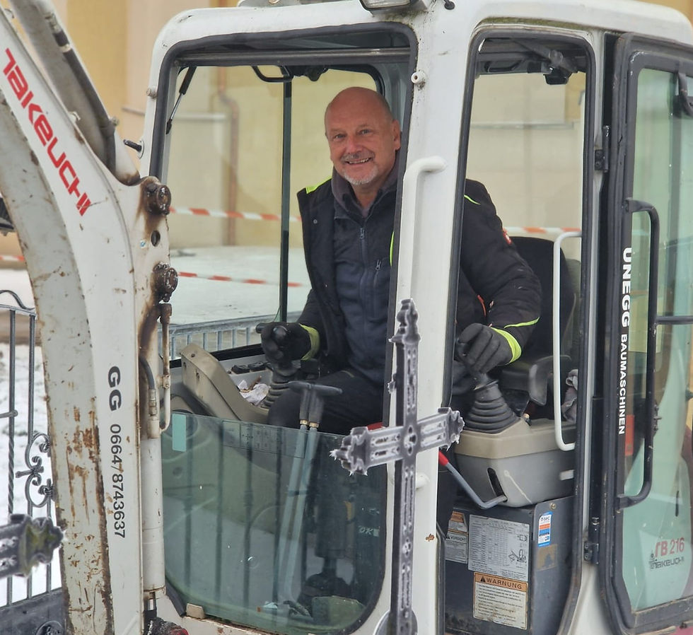 Werner Juri im Bagger