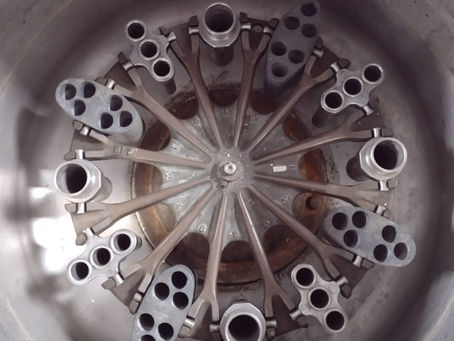 Centrífuga Internacional, UNIVERSAL UV, s. XX