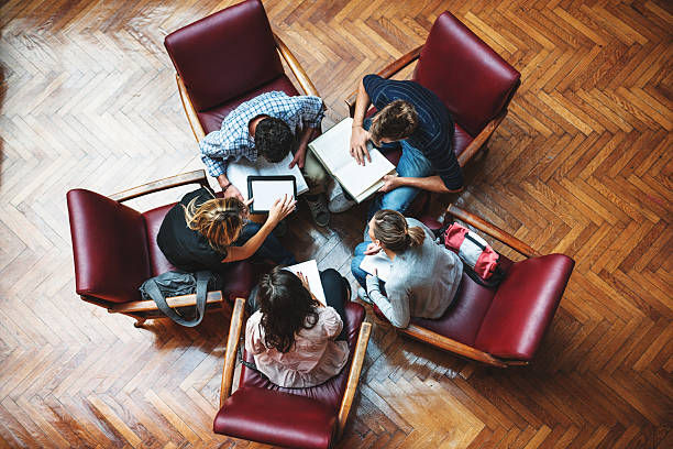 Student meeting in library.