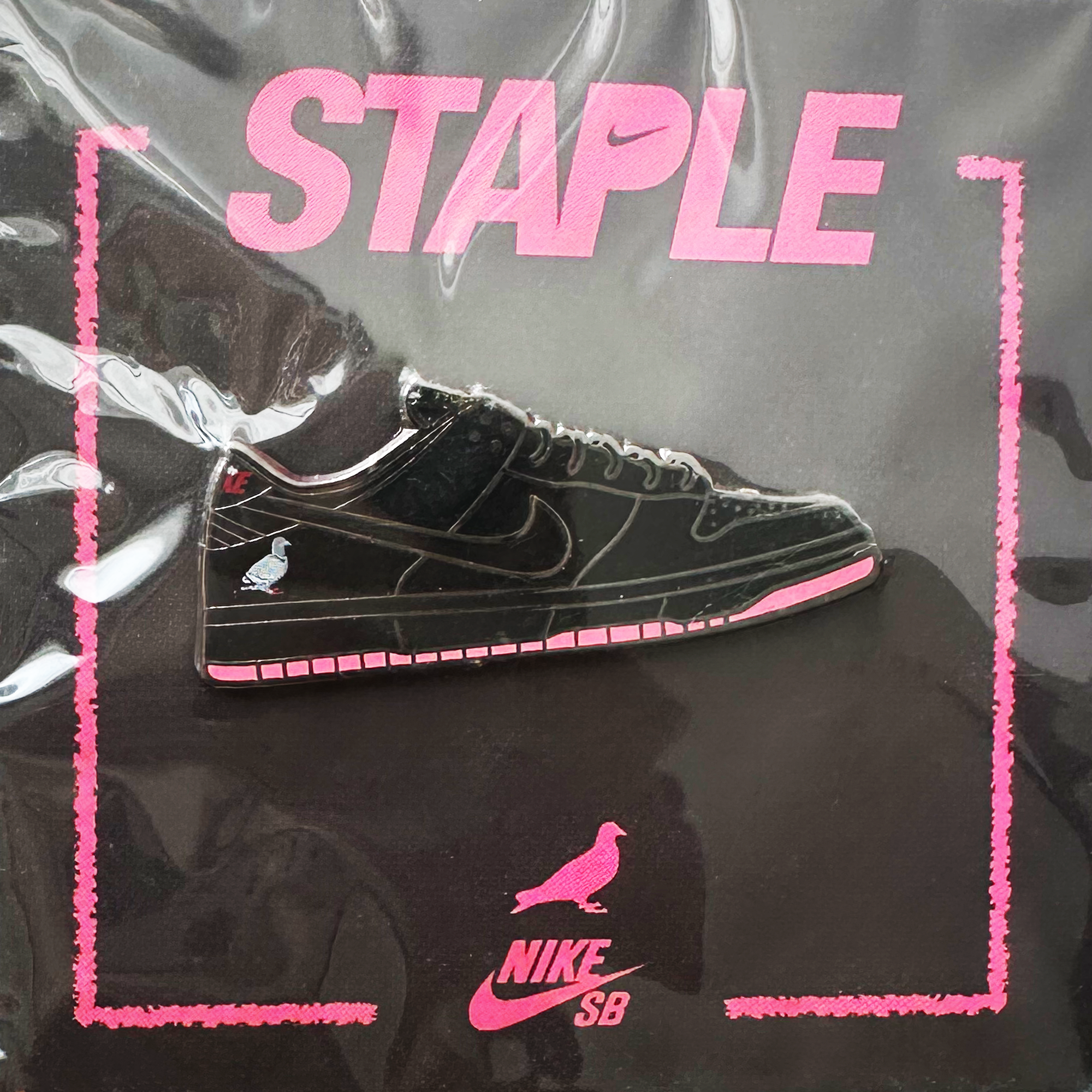 Jeff Staples Nike SB Dunk Low Pro Black Pigdeon (Limited Edition) Pin