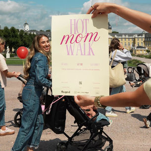 HOT MOM WALK 