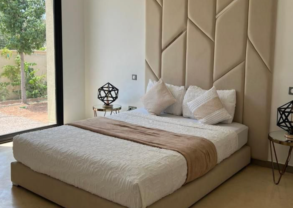 Vue du complexe Tie|break avec piscine et terrains de padel