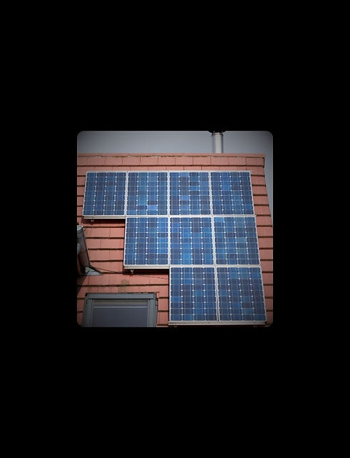 Photovoltaik Montage Firma auf einem Ziegeldach.jpg