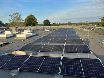 Nach der Montage von Photovoltaik als Subunternehmer