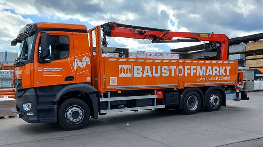 Baustoff Lkw mit Kran für Baustoffmarkt