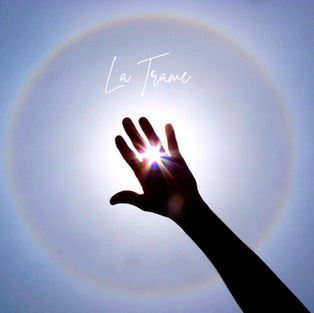 Les Racines Anciennes de la Trame : Du Tissage Cosmique aux Soins Vibratoires