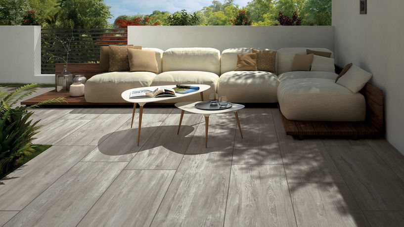 Feinsteinzeugplatten auf Terrasse