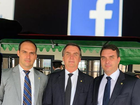 Facebook derruba páginas do gabinete do ódio operadas pelos filhos de Bolsonaro e pela presidência