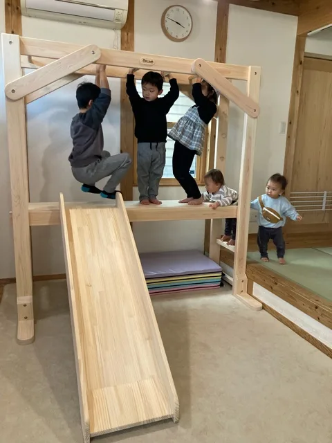 子ども5人でうんてい.webp