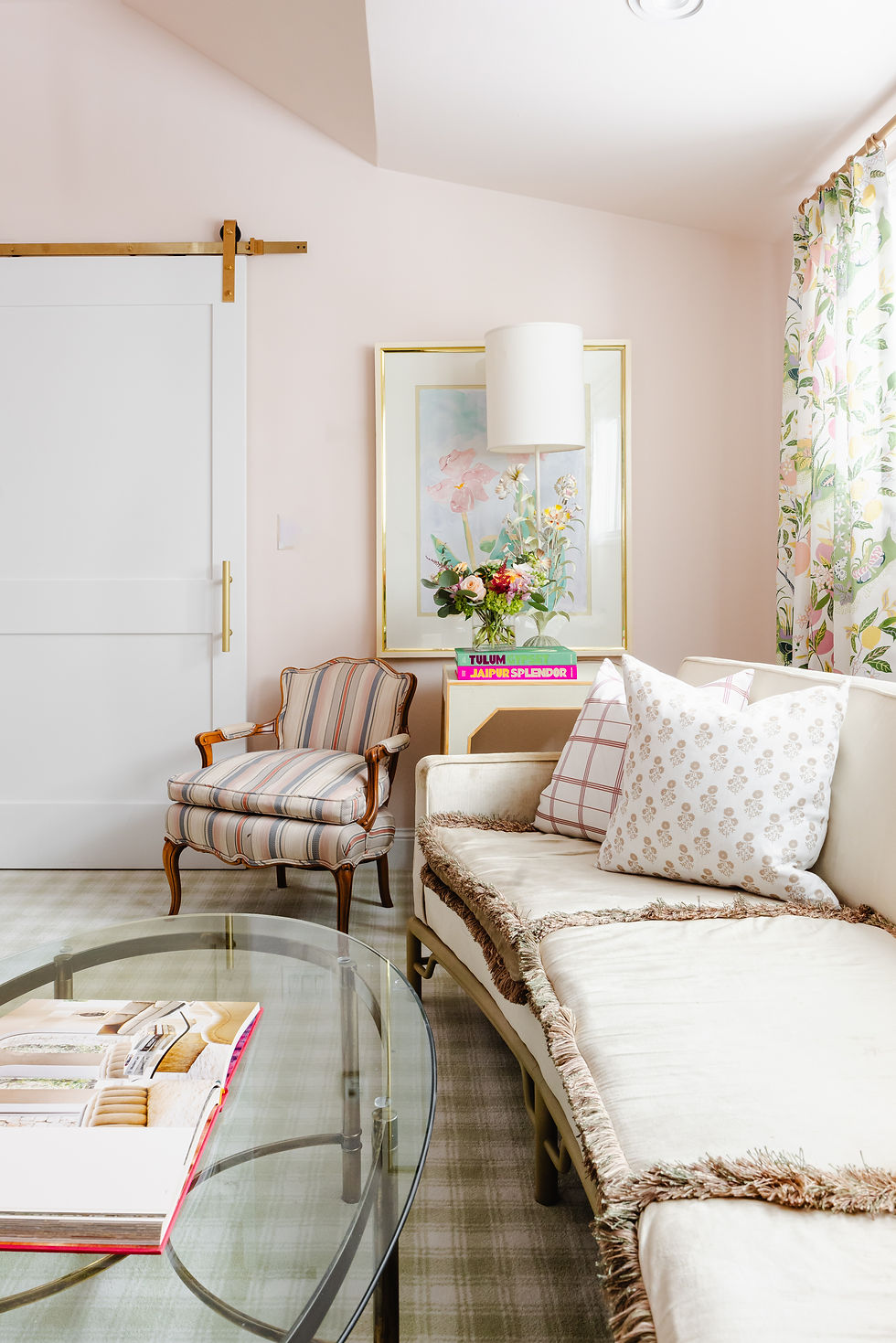 A Hollywood Regency style sitting room with pink accents