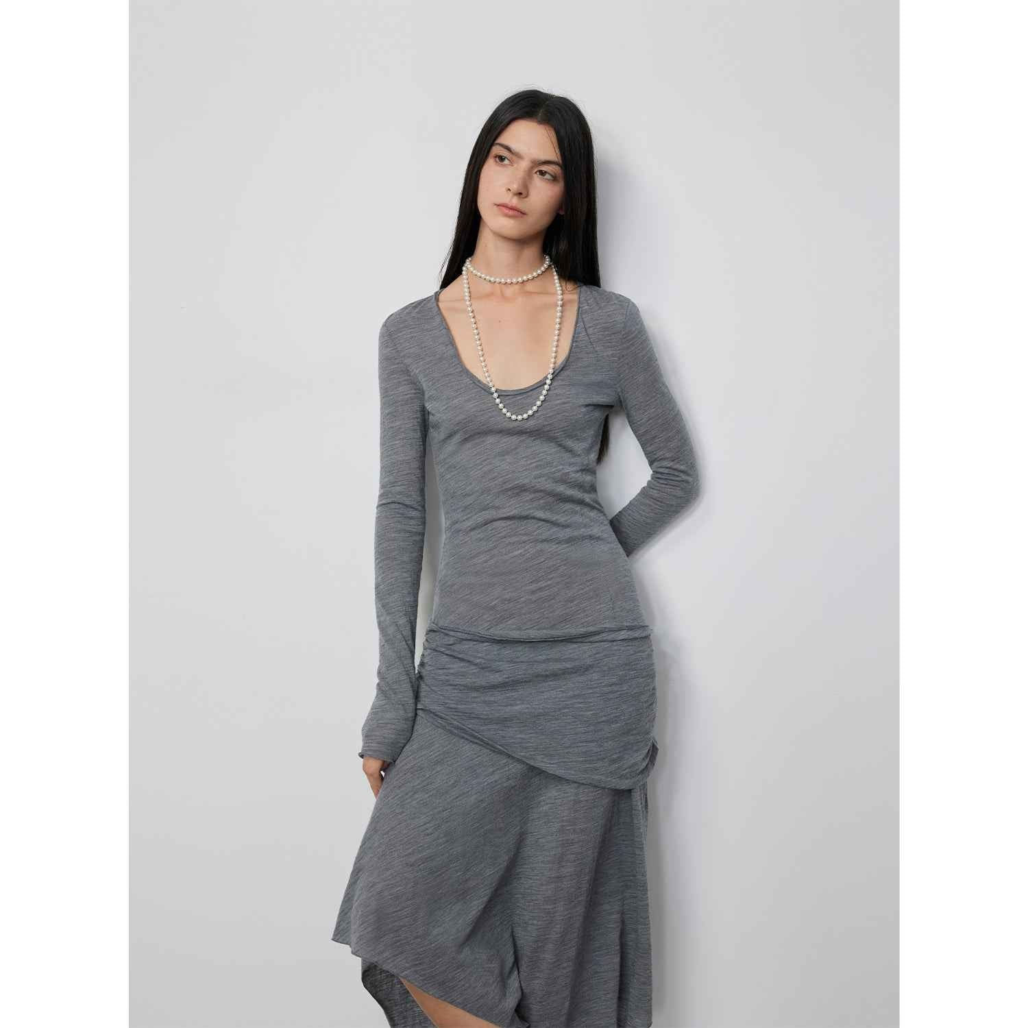 Langes Kleid aus 100 % Merinowolle mit asymmetrischem Saum
