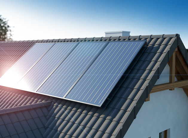 Dach mit Solarplatten