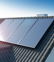Panneaux solaires sur le toit