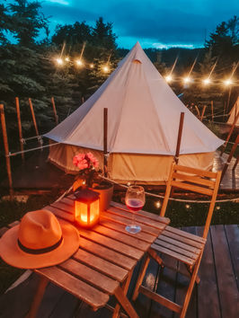 cort glamping noaptea - iluminat exterior