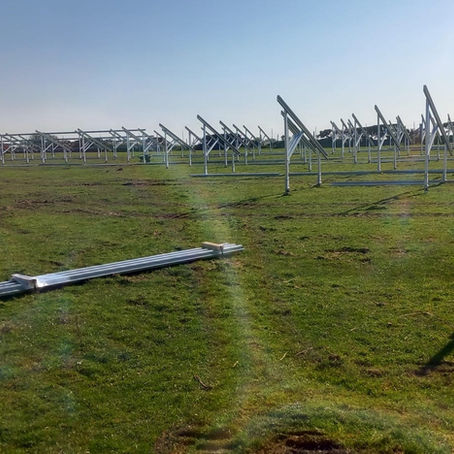 Sut Daeth Gweledigaeth Gymunedol â Threfawr Solar yn Fyw