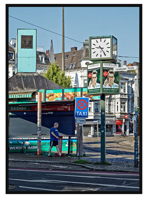 Werder Karree_Stadtuhr_Wie doch die Zeit vegeht_Time flies_Straßenuhr_Uhrenkandelaber_Werbeuhr