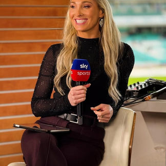 Jenna Brooks wavy long hair, Cricket.