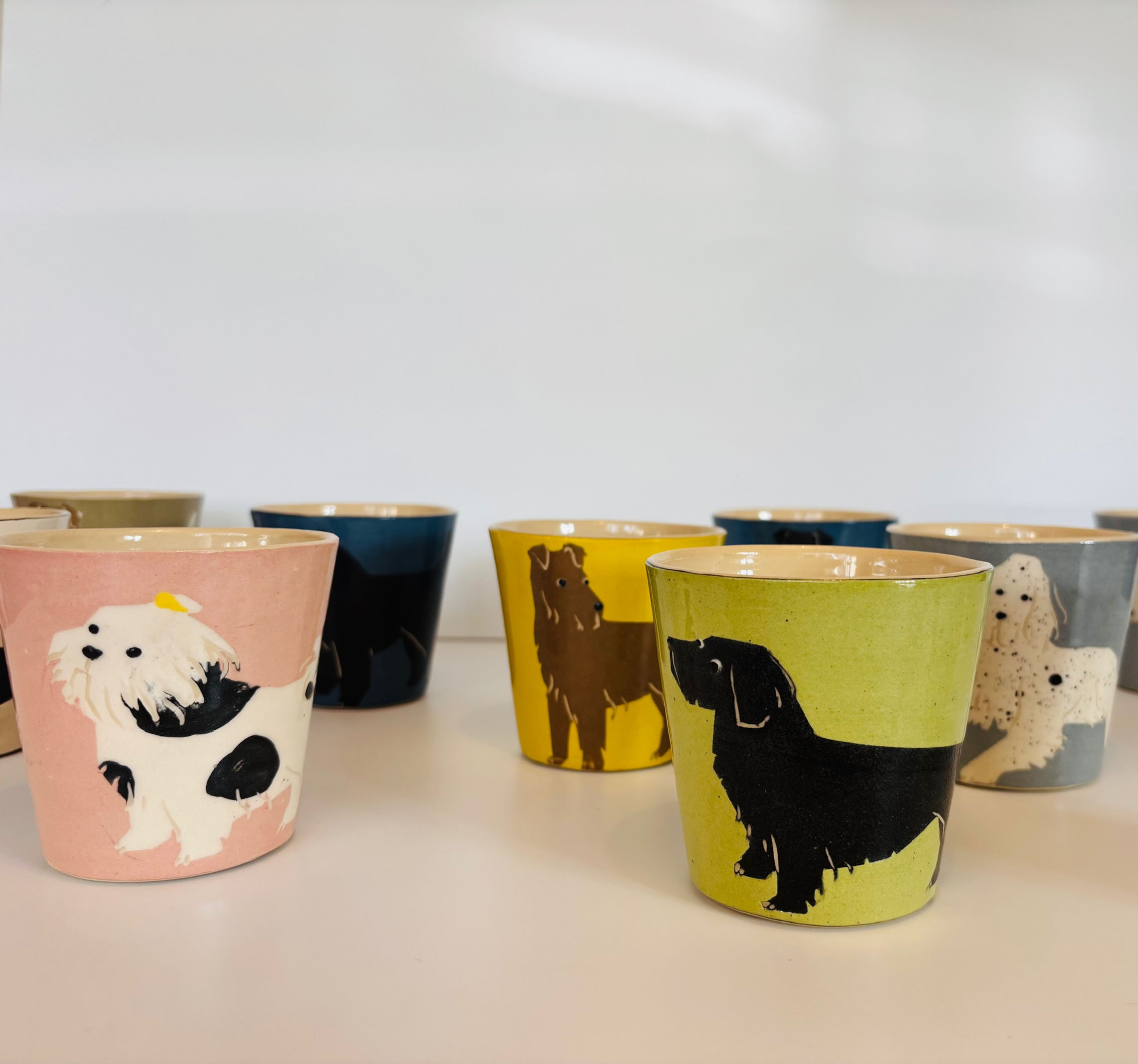 Keramikbecher mit Hundemotiv