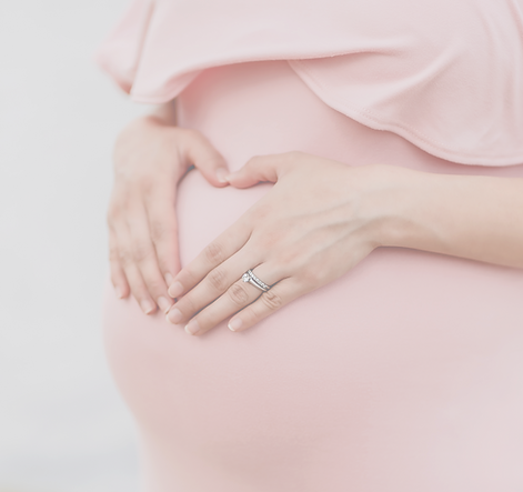 We took maternity photos by the water fo
