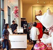 client activation at a luxury retail store hosted by epciure mobile bar