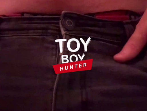 Überraschungsbesuch: Schüchterner 20-Jähriger ToyBoy taucht plötzlich bei mir auf – und lässt meinen dicken Schwanz in sein enges, jungfräuliches Loch