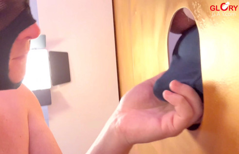 Gay Pornos London UK Cookie & Cream Gloryhole Challenge – Cover the Cookie with Cum