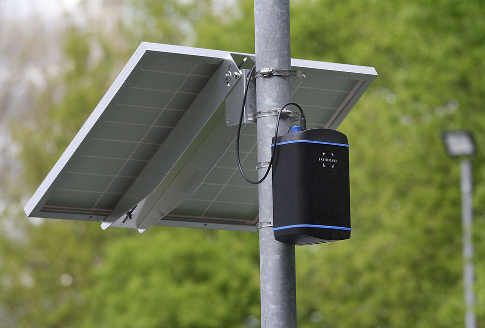 A Zephyr® air quality sensor fitted to lamp post with the new solar panel