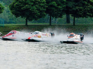 Bring the Thunder: Host an F3000 Race
