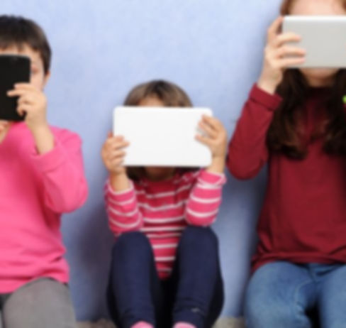Do-I-Need-To-Set-Limits-On-My-Childs-Screen-Time-840x462-2951092921.jpg