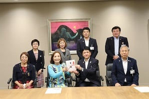 「国際ソロプチミスト甲府文庫」 増書支援寄付