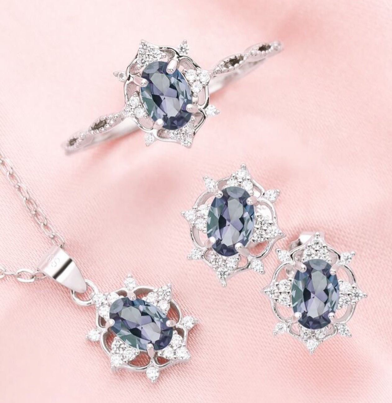 Oval Vintage Jewelry Set (Ring/Necklace/Earrings)