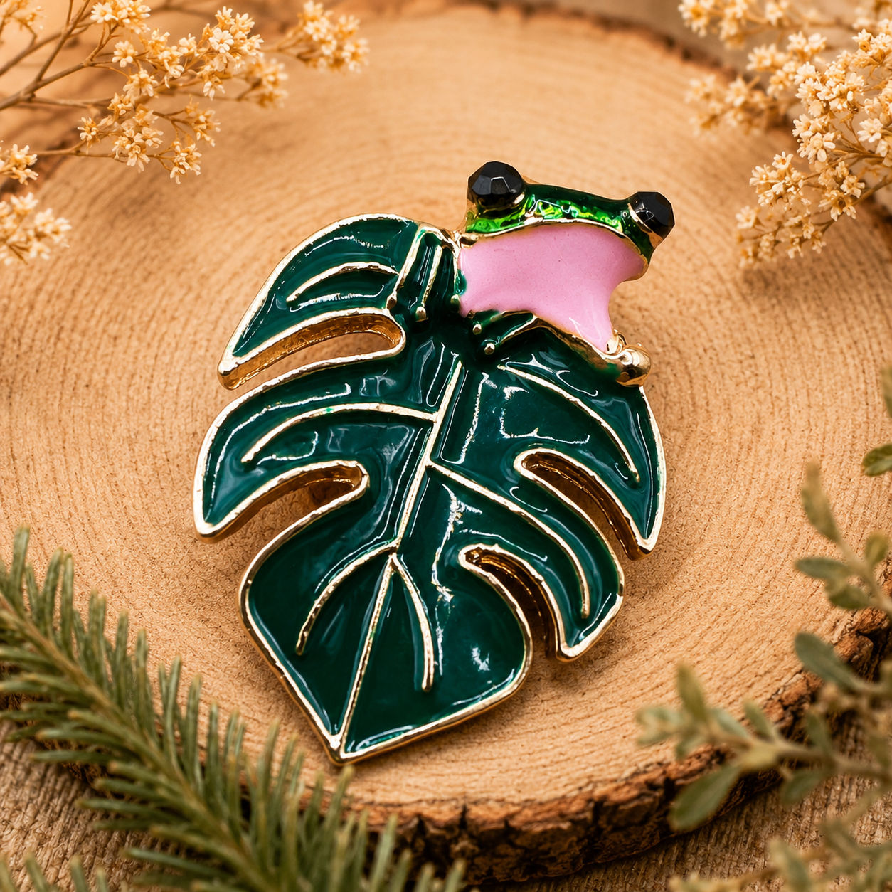Frog brooch in vintage Victorian style