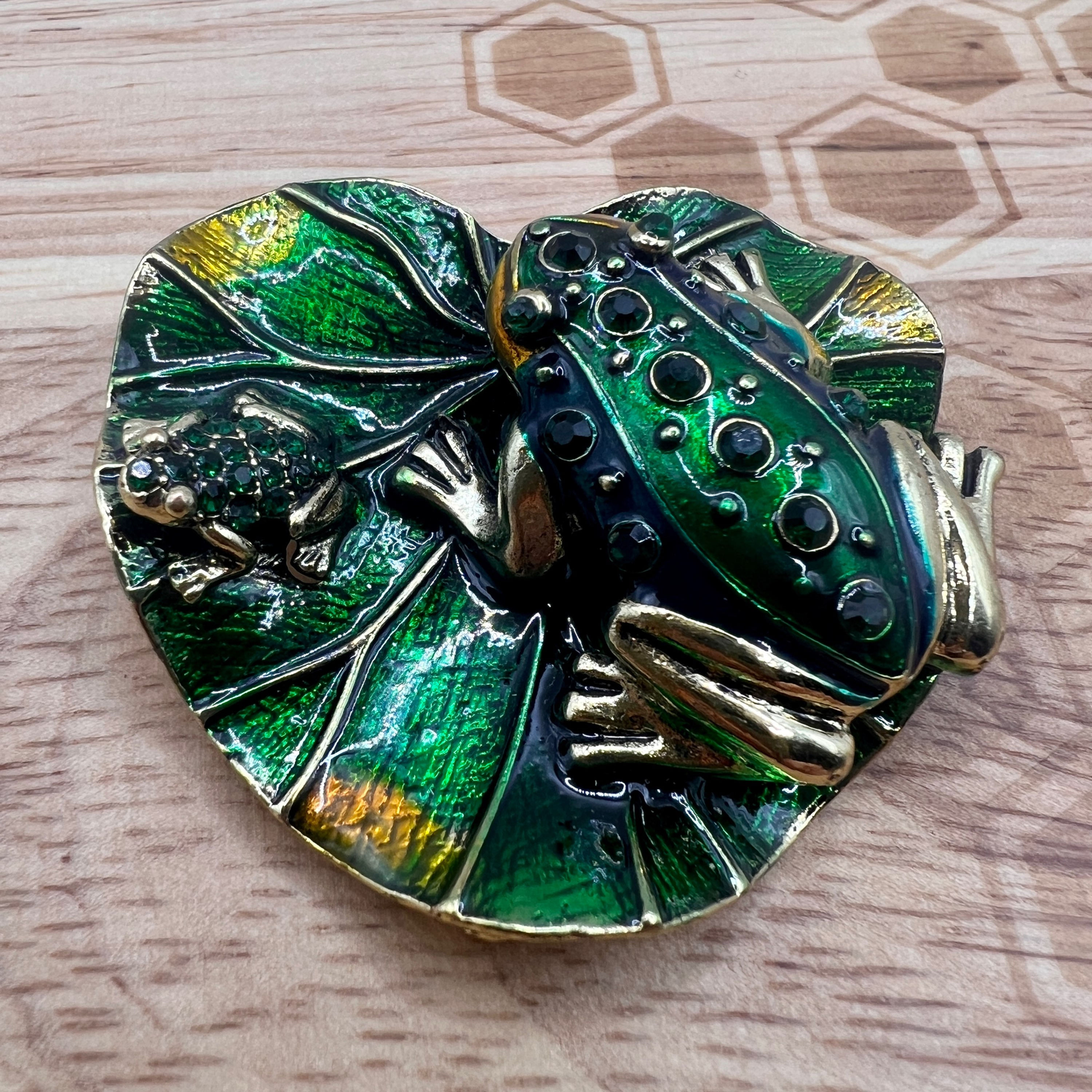 Frog brooch in vintage Victorian style