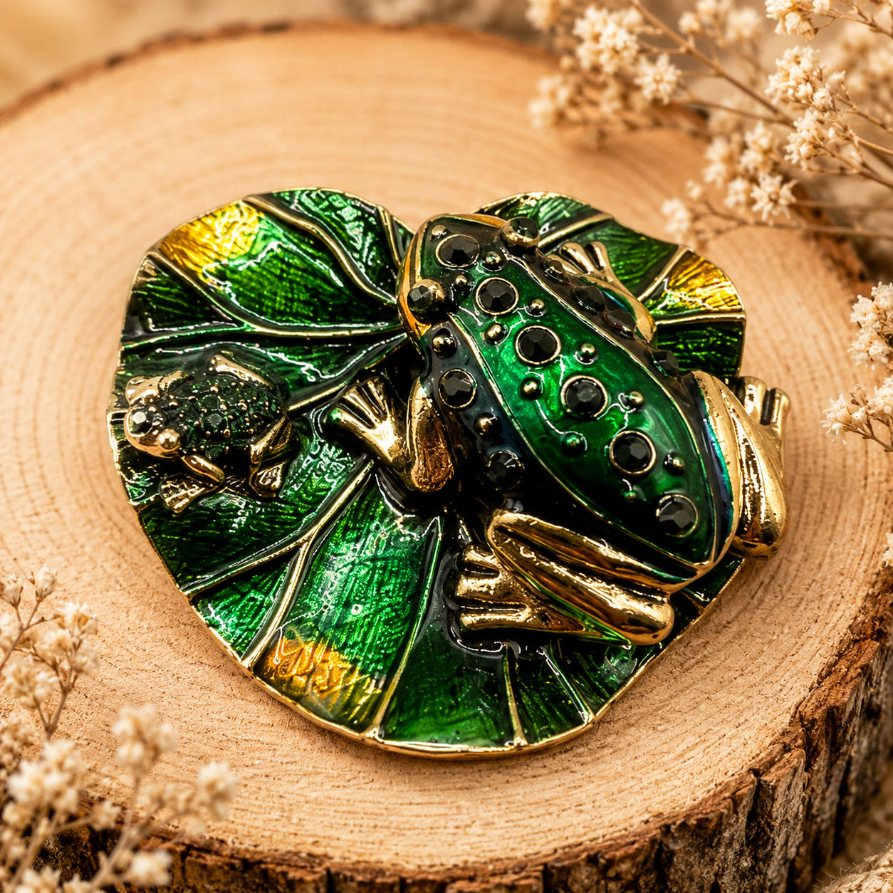 Frog brooch in vintage Victorian style