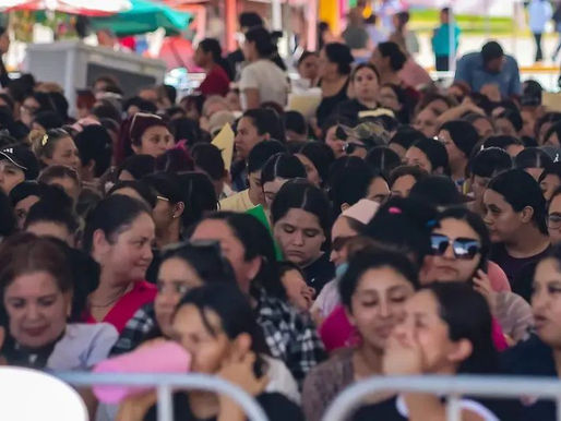 Largas filas marcan el arranque del registro de la Tarjeta Violeta en Mexicali