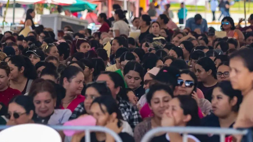 Largas filas marcan el arranque del registro de la Tarjeta Violeta en Mexicali