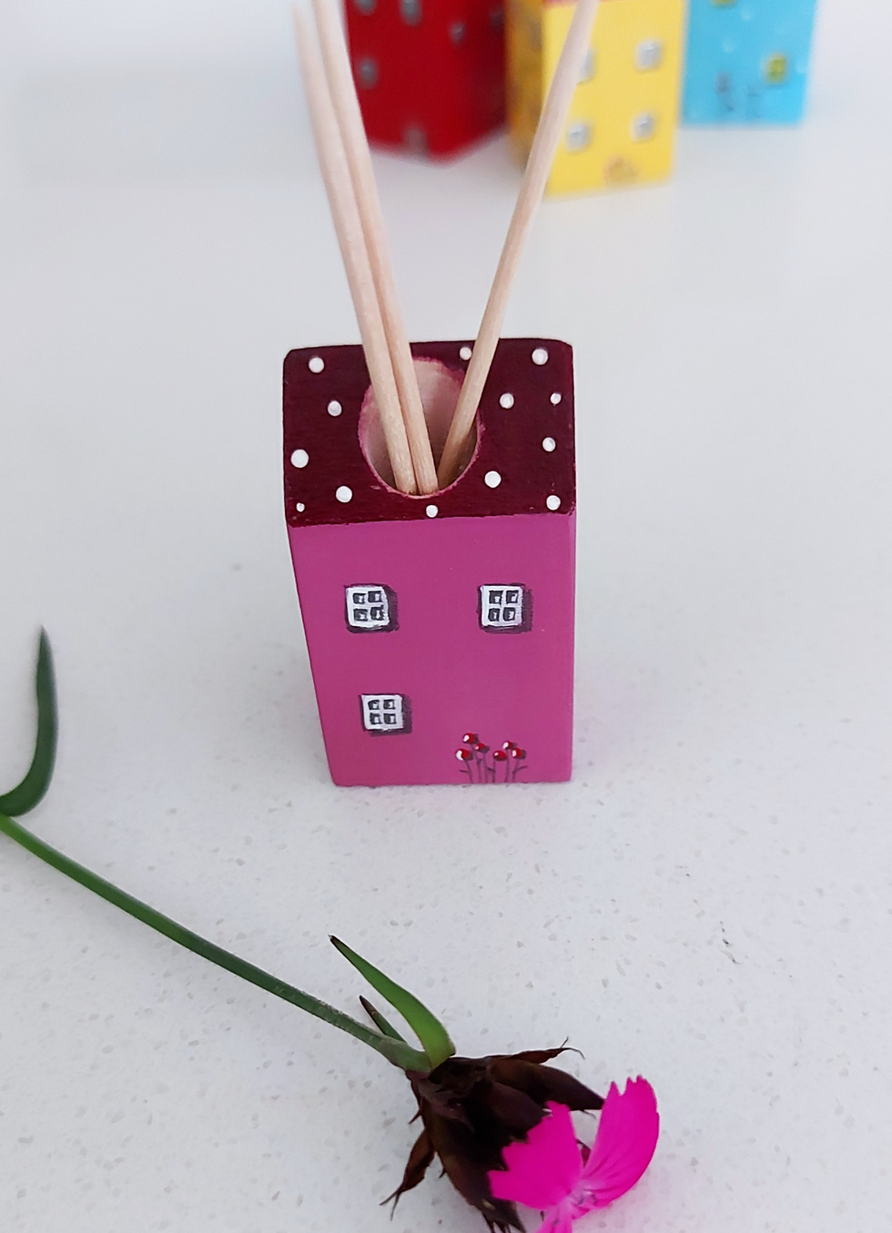 Tischdeko Haus für Zahnstocker lila