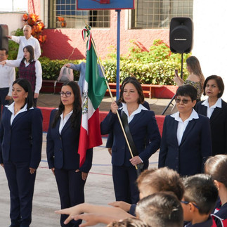 Escolta de maestras del colegio Pierre Faure