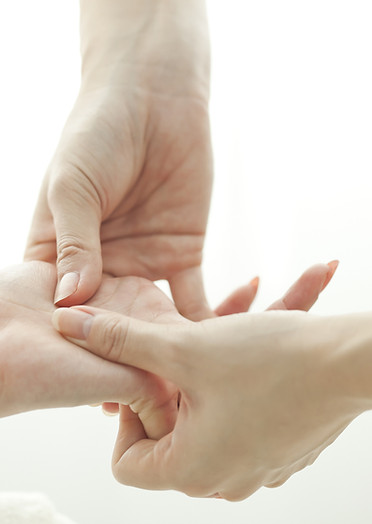 Le massage points de pression mains