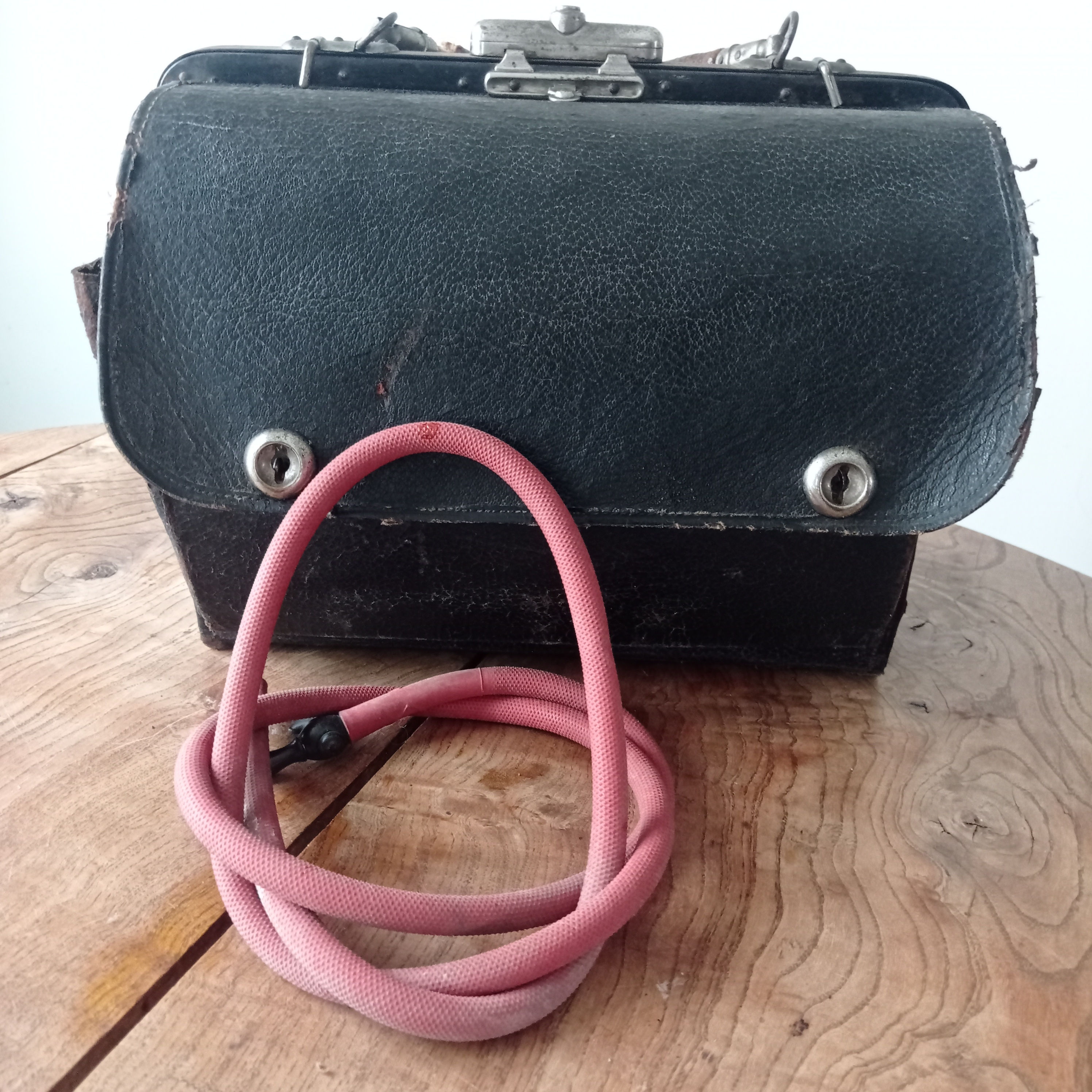 Ancienne malette de praticien pour lavements anales et vaginales