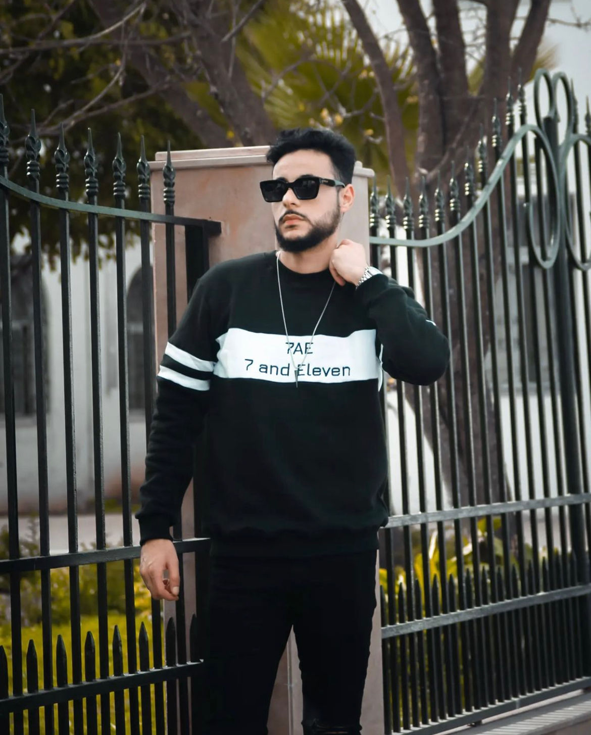 Manekrom  sweatshirt