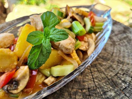 עוף מוקפץ עם ירקות ואננס ברוטב חמוץ מתוק     pad preaw wan gai