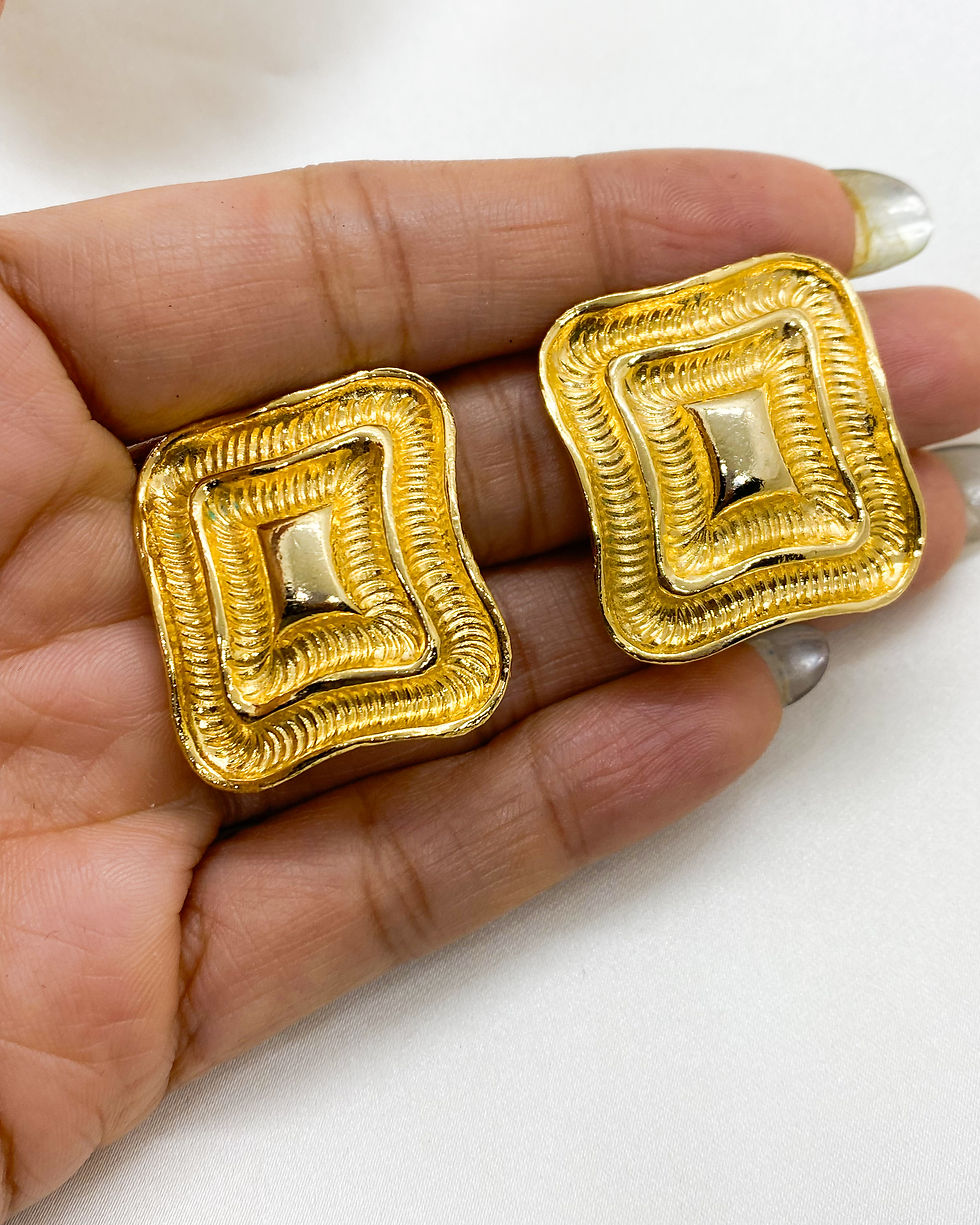 Thumbnail: 1980s Golden Articulated Rectangular Clip On
