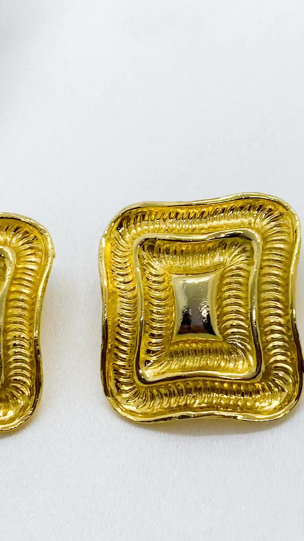 Thumbnail: 1980s Golden Articulated Rectangular Clip On