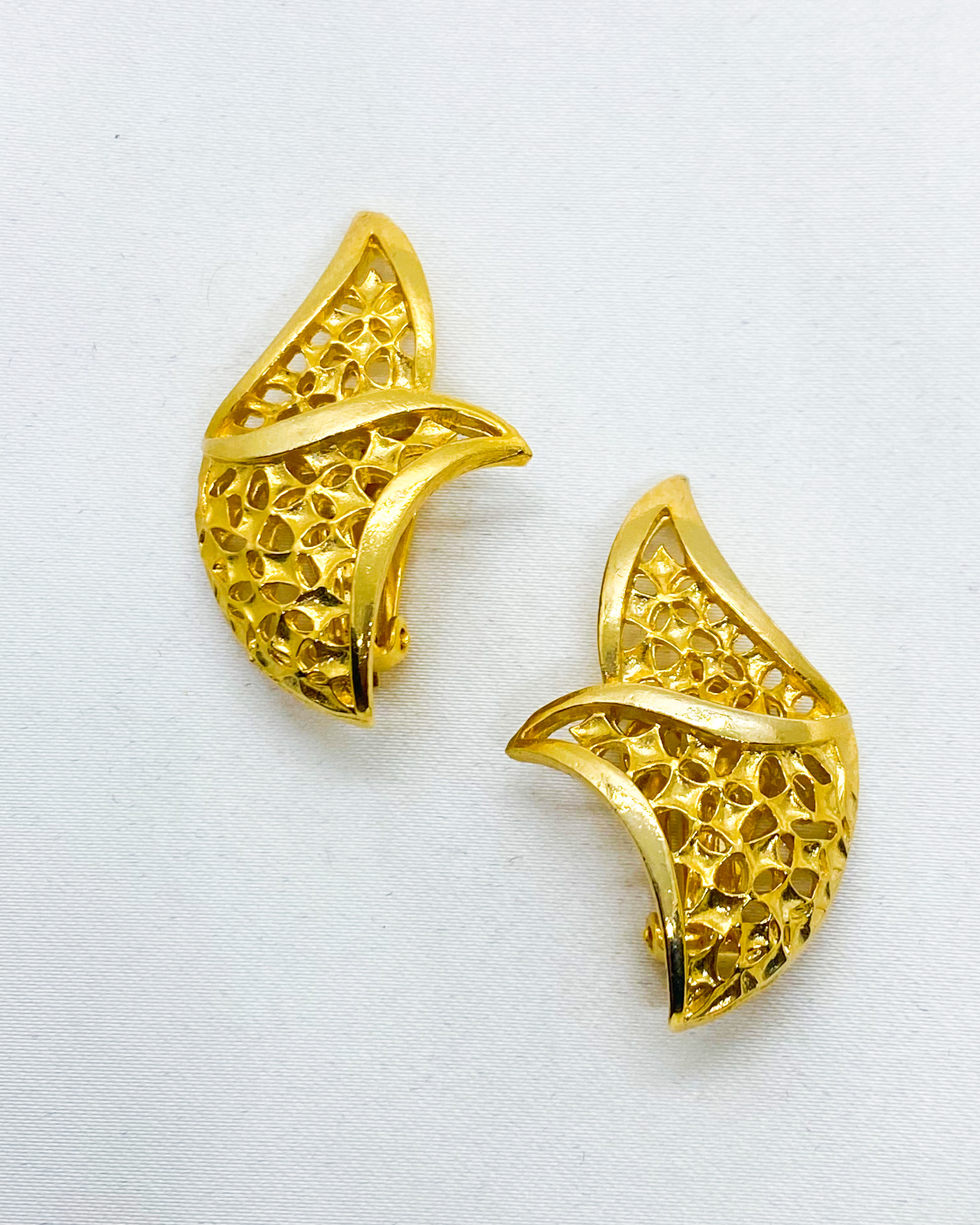 1980s Vintage Filigree Leaf Work Clip On (AVAILABLE ONLY IN MUMBAI STORE)