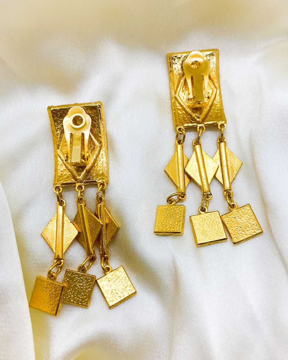 Thumbnail: 1980s Frank Usher Tasselled Coral & Gold Chandelier Earrings